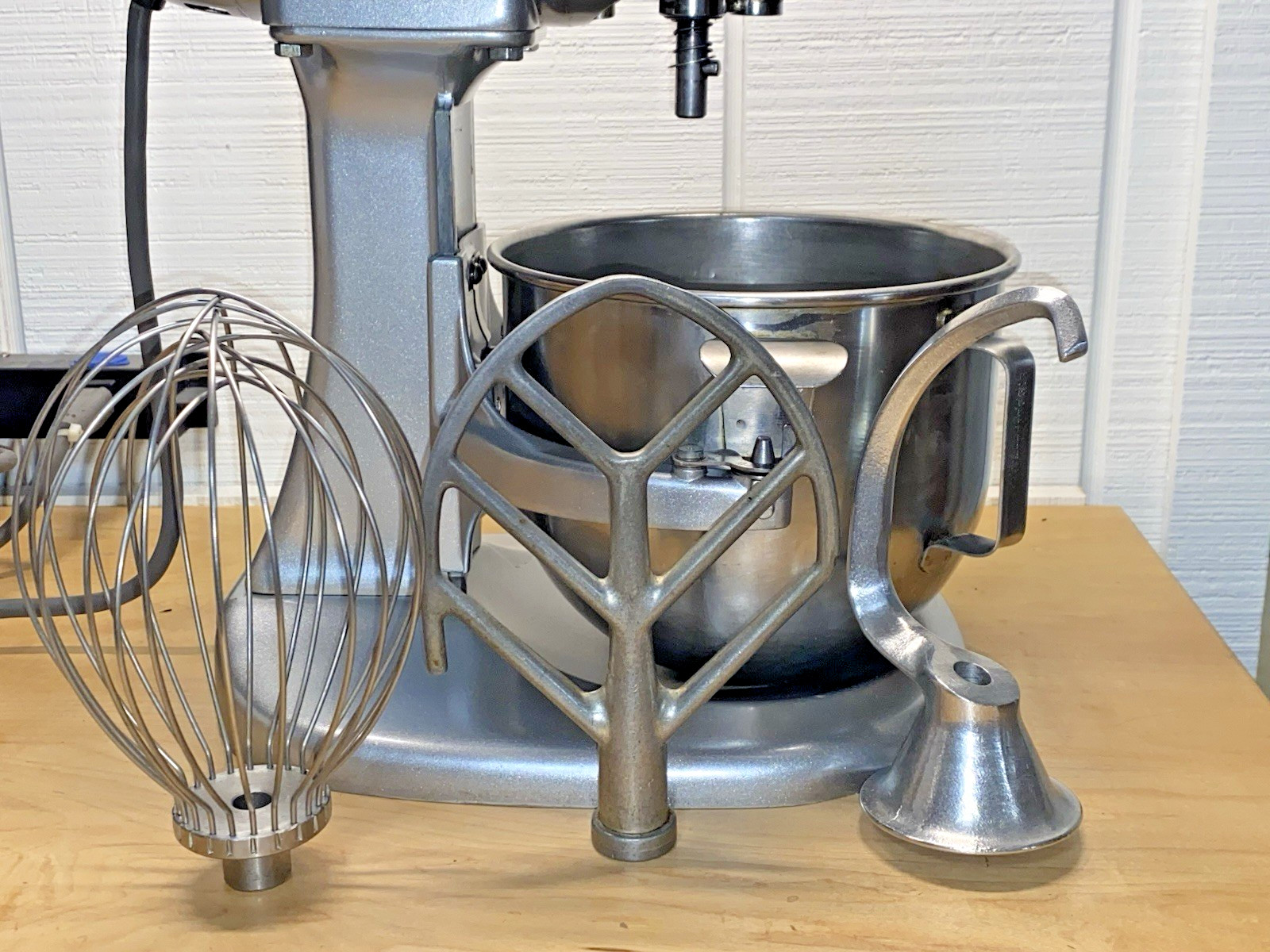 Hobart N50 Mixer Commercial Countertop 5 Quart 3 Speed + Paddle Whip Dough Hook