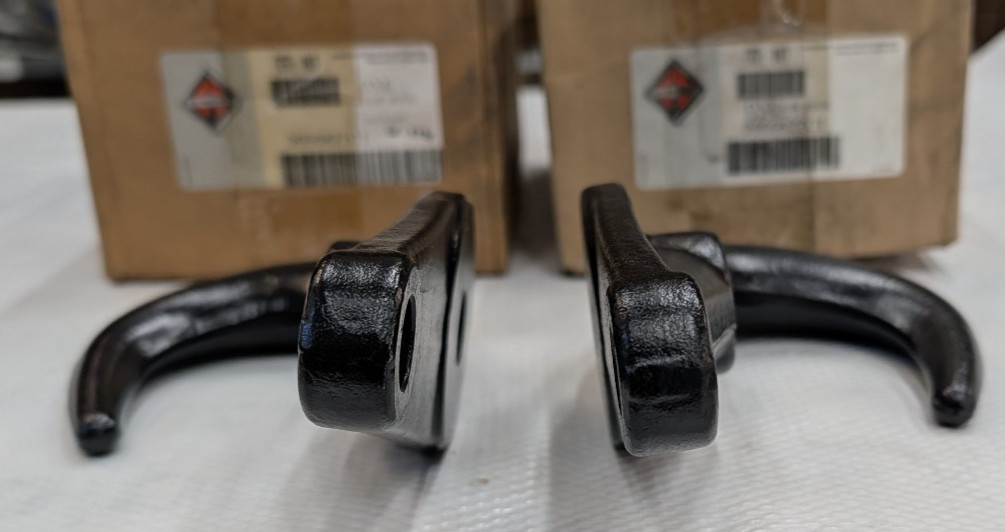 Truck Tow Hook Set Pair Left & Right 13500 LB Each International 3666821C1 822C1