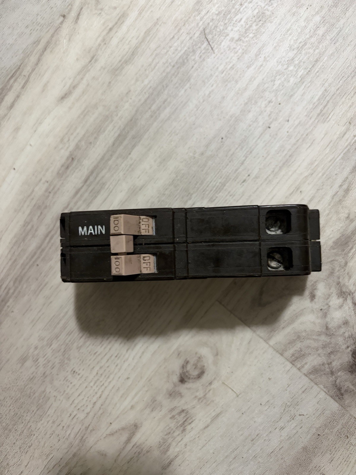 Cutler Hammer Main 100 Amp Breaker 120 V/240 V Ch2100