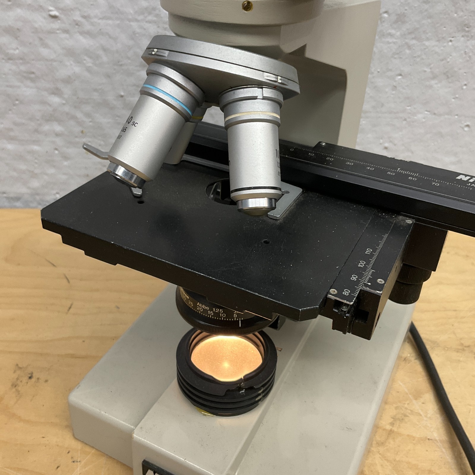 Nikon SC Compound Microscope W/ Objectives, Eyepieces Tested and Working