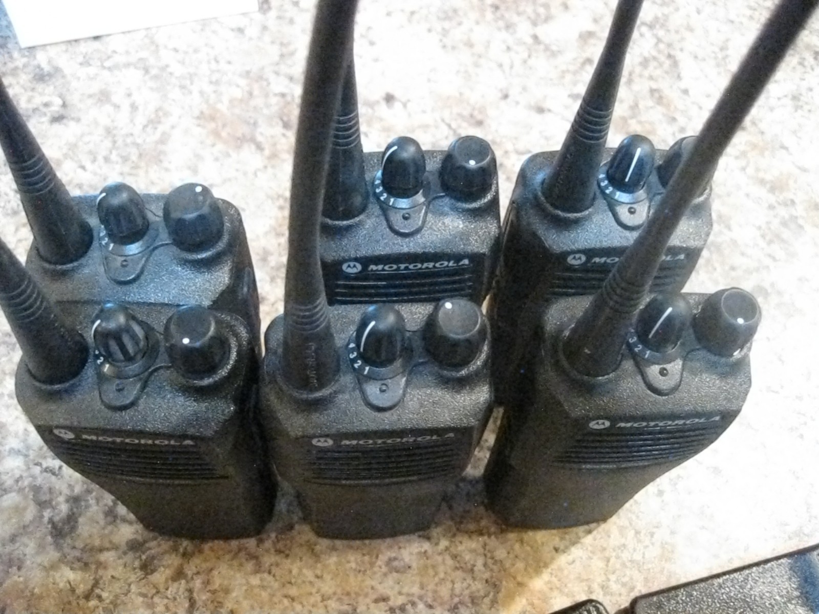 MOTOROLA CP200 AAH50RDC9AA1AN 438-470 UHF 4 CH Radio 4 Watts w/ Cgr (Lot#BP672)