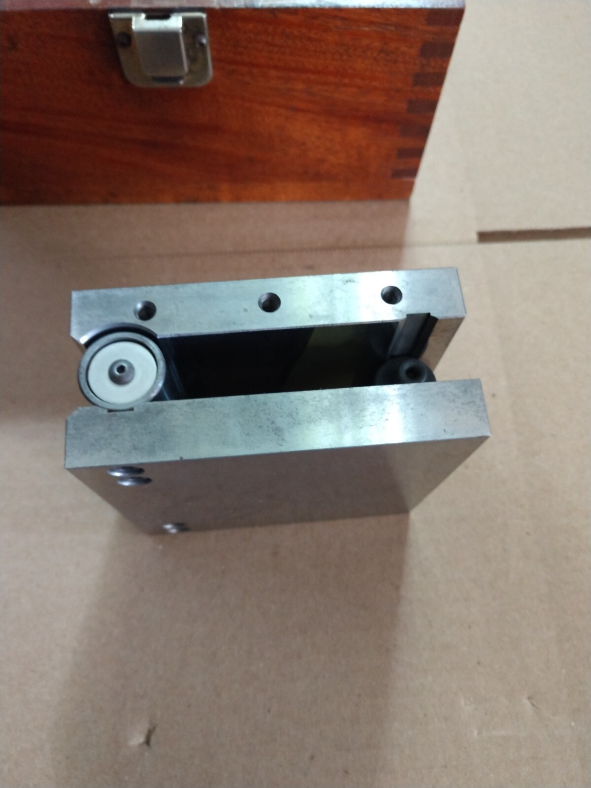Hermann Schmidt 4″ x 4″ Sine Plate with wooden case & acc