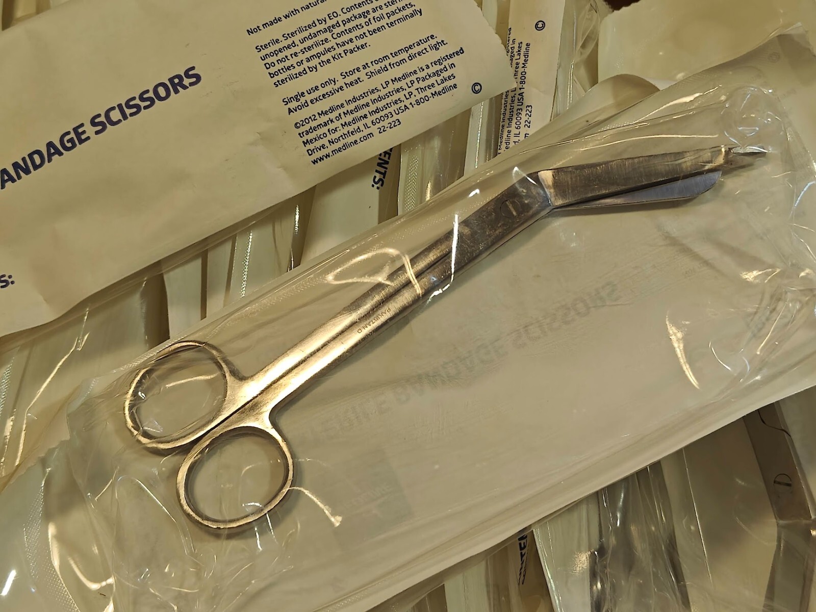 MEDLINE Bandage Scissors Surgical Medical Nurse Premium Curved Heavy Duty 7.25″