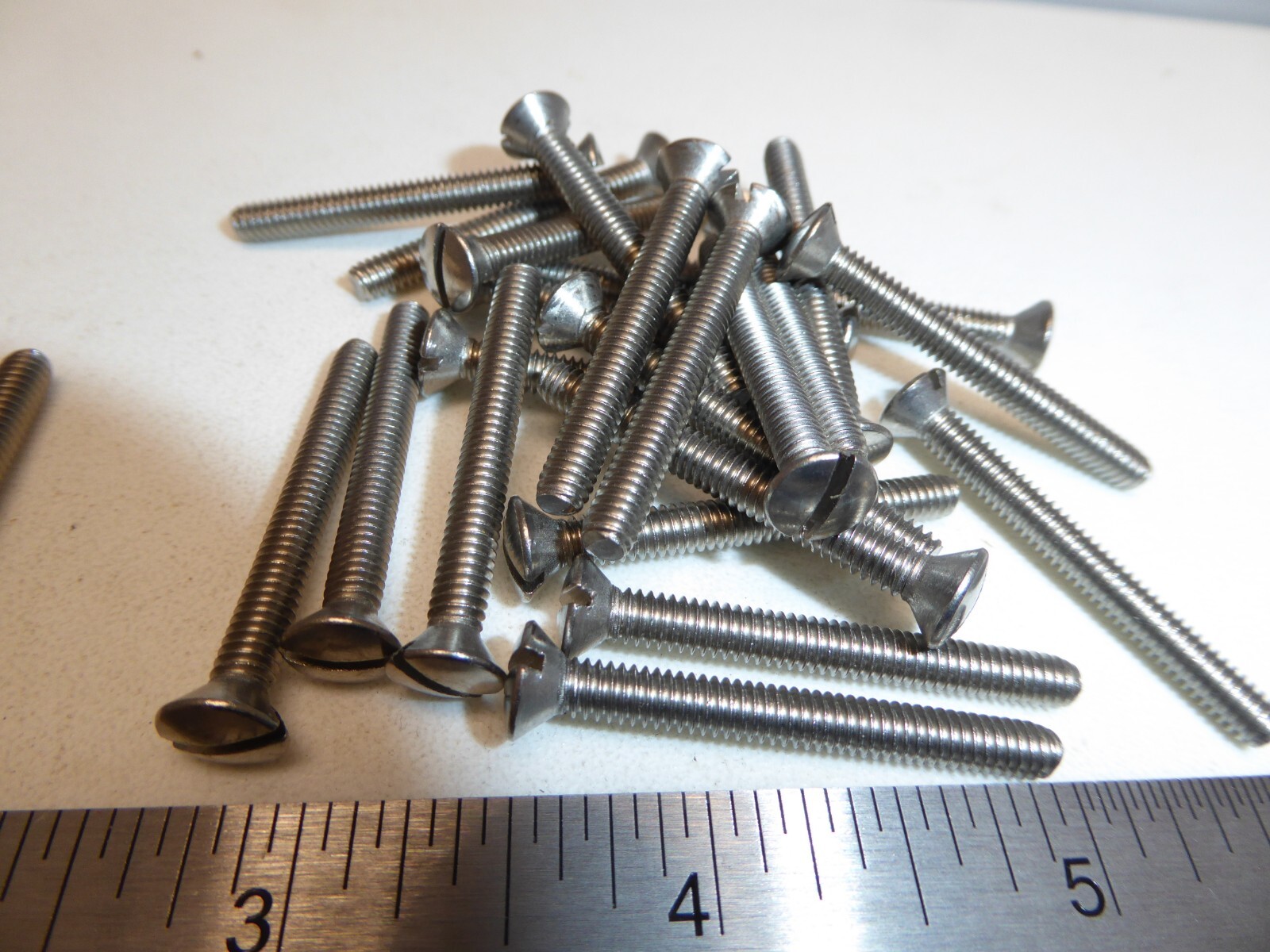 8-32 x 1-1/2″ Oval Head Slotted Machine Screw SS 18-8 VINTAGE USA Made Qty 25