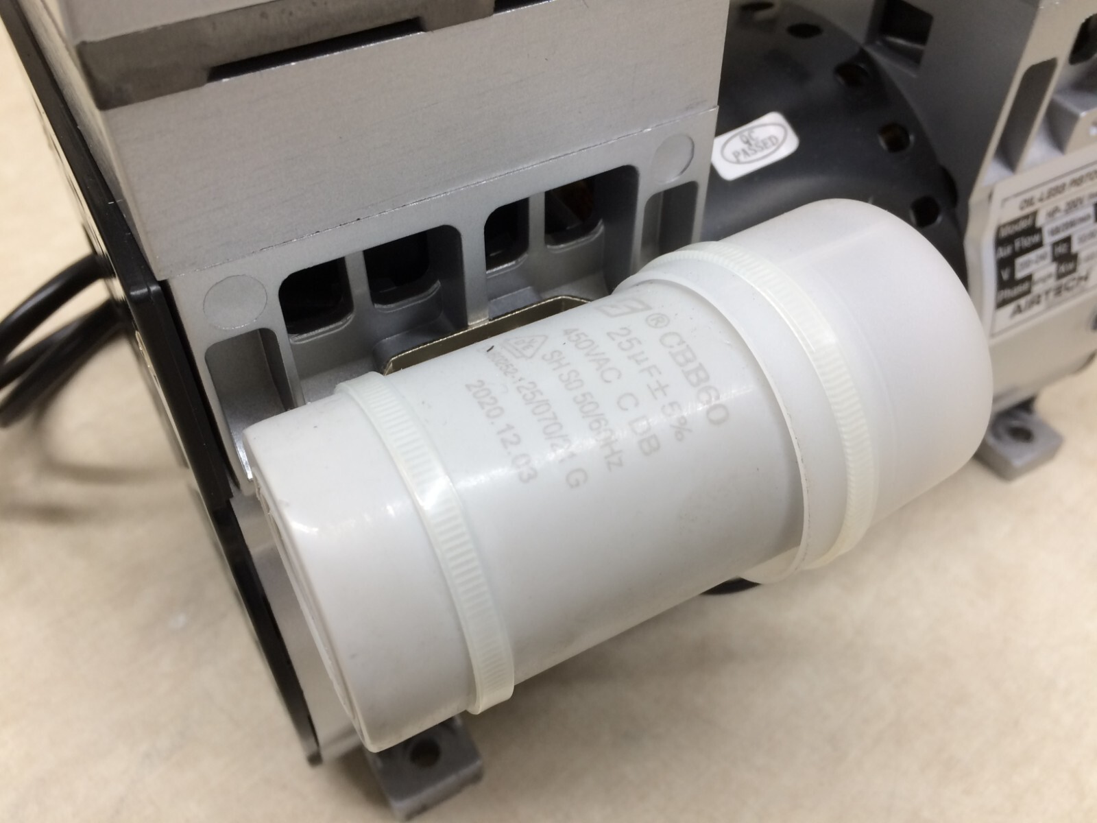 AirTech HP-200V Oil-Less Dry Rotary Piston Vacuum Pump w/ Cord