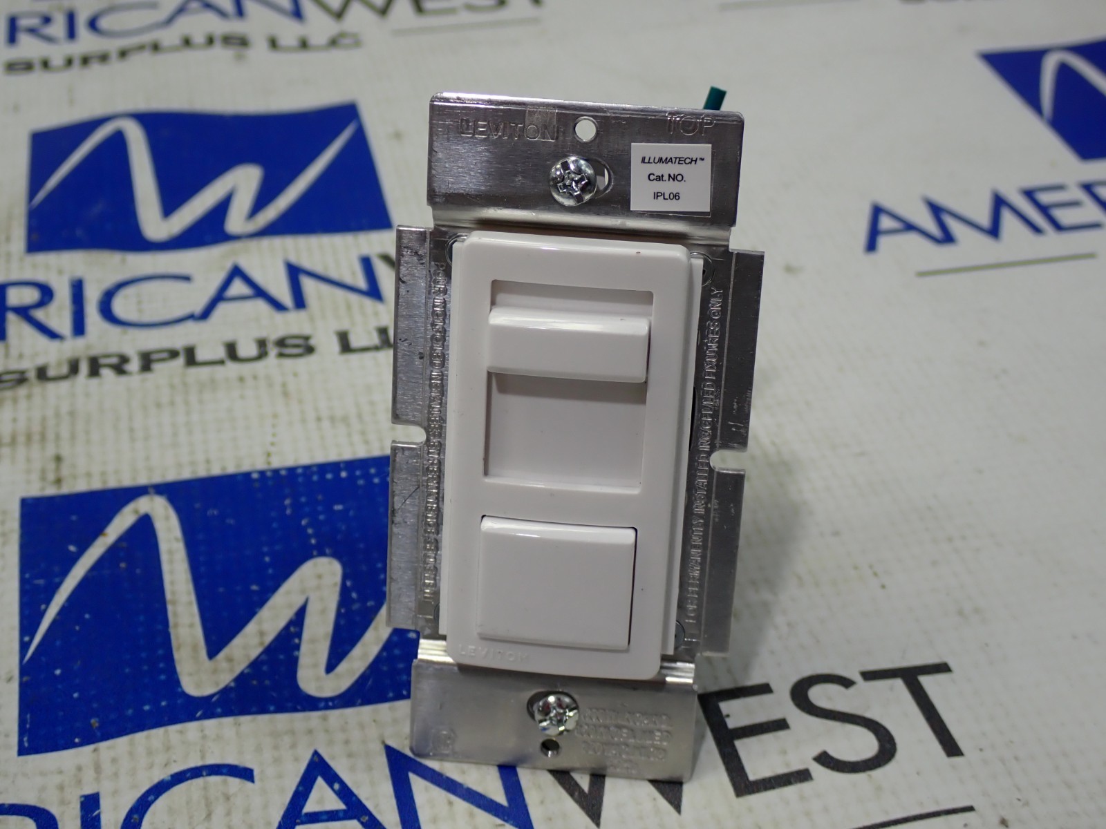 Leviton IP06-10Z ILLUMTECH Dimmer Switch 3 Way Slide Bar