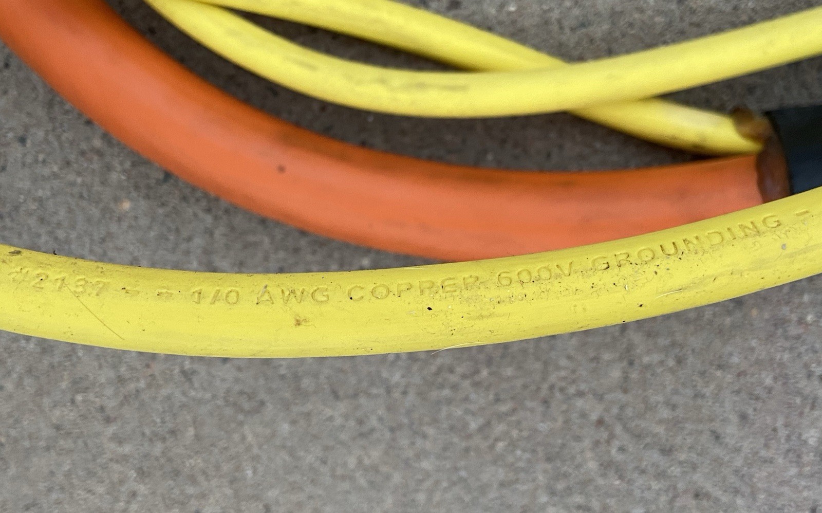 Elastimold 200A 15.2kV Deadbreak Cable Assembly w/ Salisbury Grounding Set