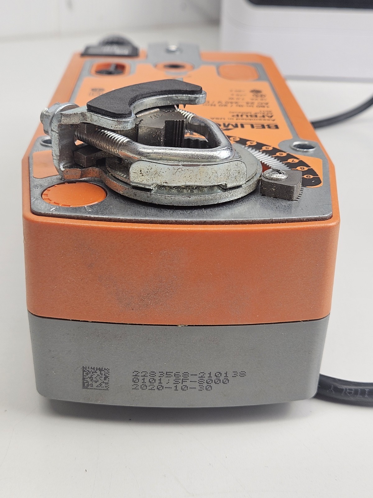 NEW Belimo AFBUP Damper Actuator 24-240V 180 in-lb HVAC Control Motor & Bracket
