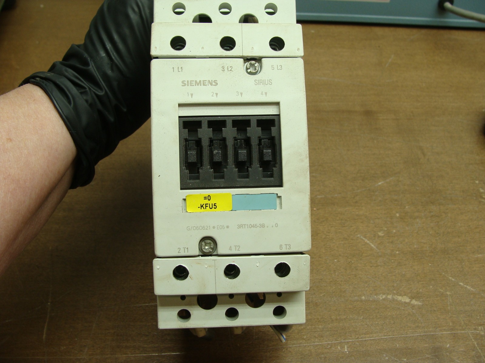 SIEMENS POWER CONTACTOR 3RT1045-3BB40 W/SURGE SUPPRESSOR SIEMENS 3RT1926-1BB00