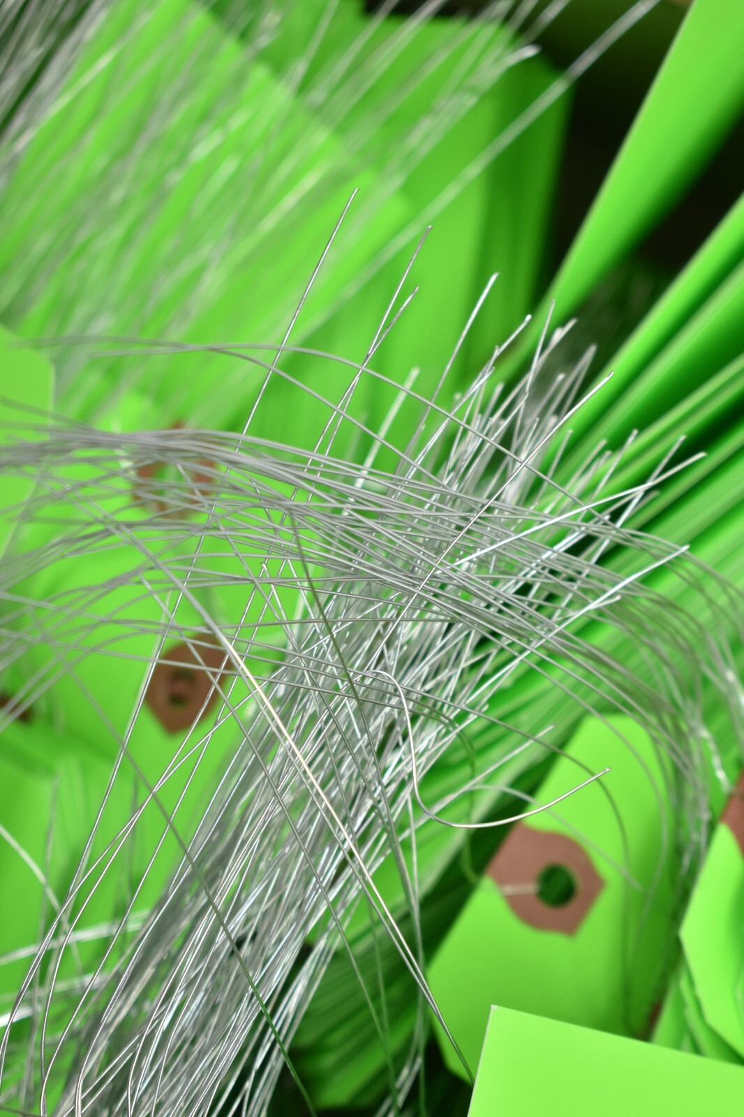 Fluorescent Green Shipping Tags Pre Wires 13 Point 4-3/4″ x 2-3/8″ Lot of 950~