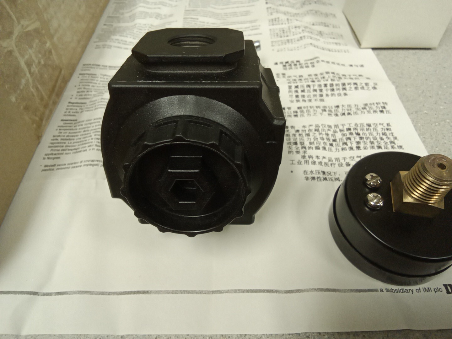 Norgren R73G-3AT-NFG Regulator with B40. 100-1998 Gage