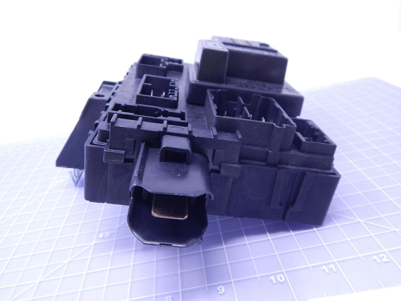 FOMOCO BL1T 14C442 AB FUSE BOX T109300