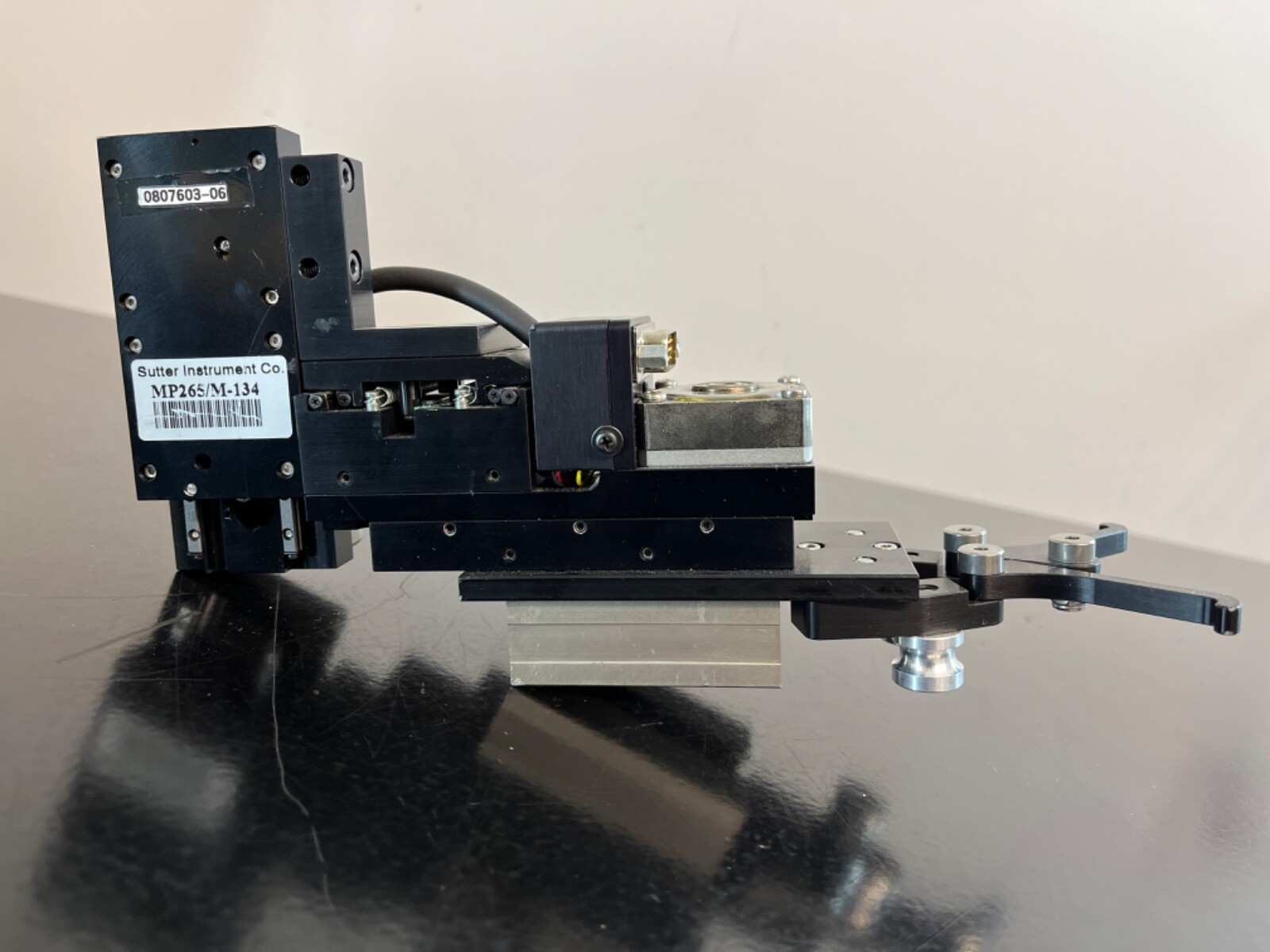 Sutter Instruments Co. MP265/M-134 “narrow format” motorized micro manipulator