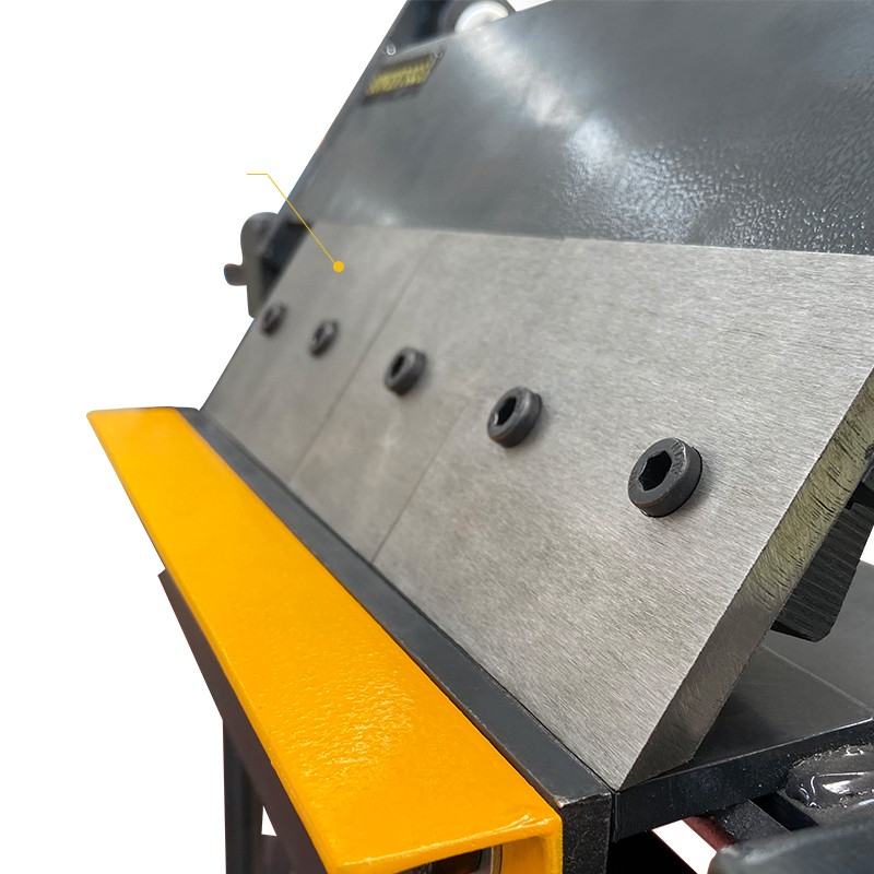 The Industrial Section Bending Machine of The Bending Machine Has A Width of 305