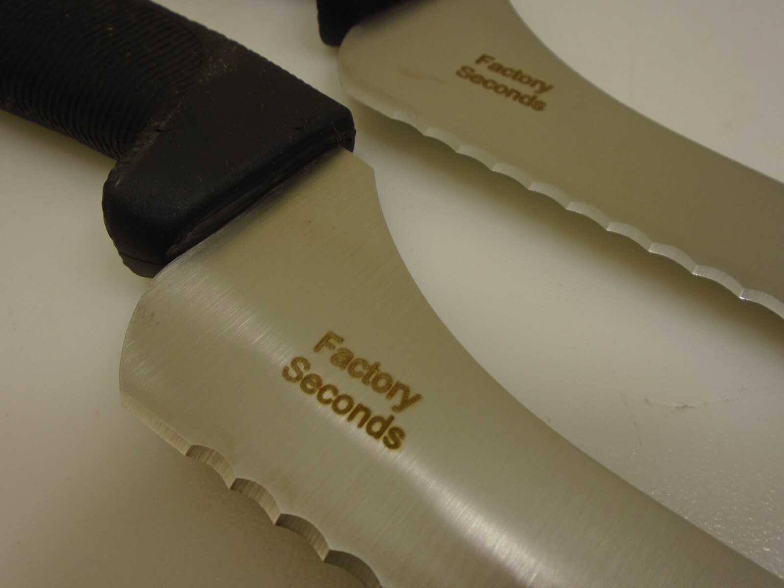 Dexter USA Set (2) 9″ Offset Scalloped Slicer Bread Knives Black Factory Second