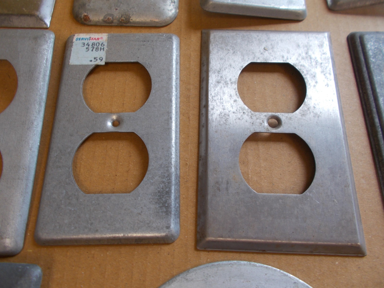 VTG INDUSTRIAL OUTLET COVER RACO NO NAME METAL MIZED LOT SIZES LOT – 14 NEW USED