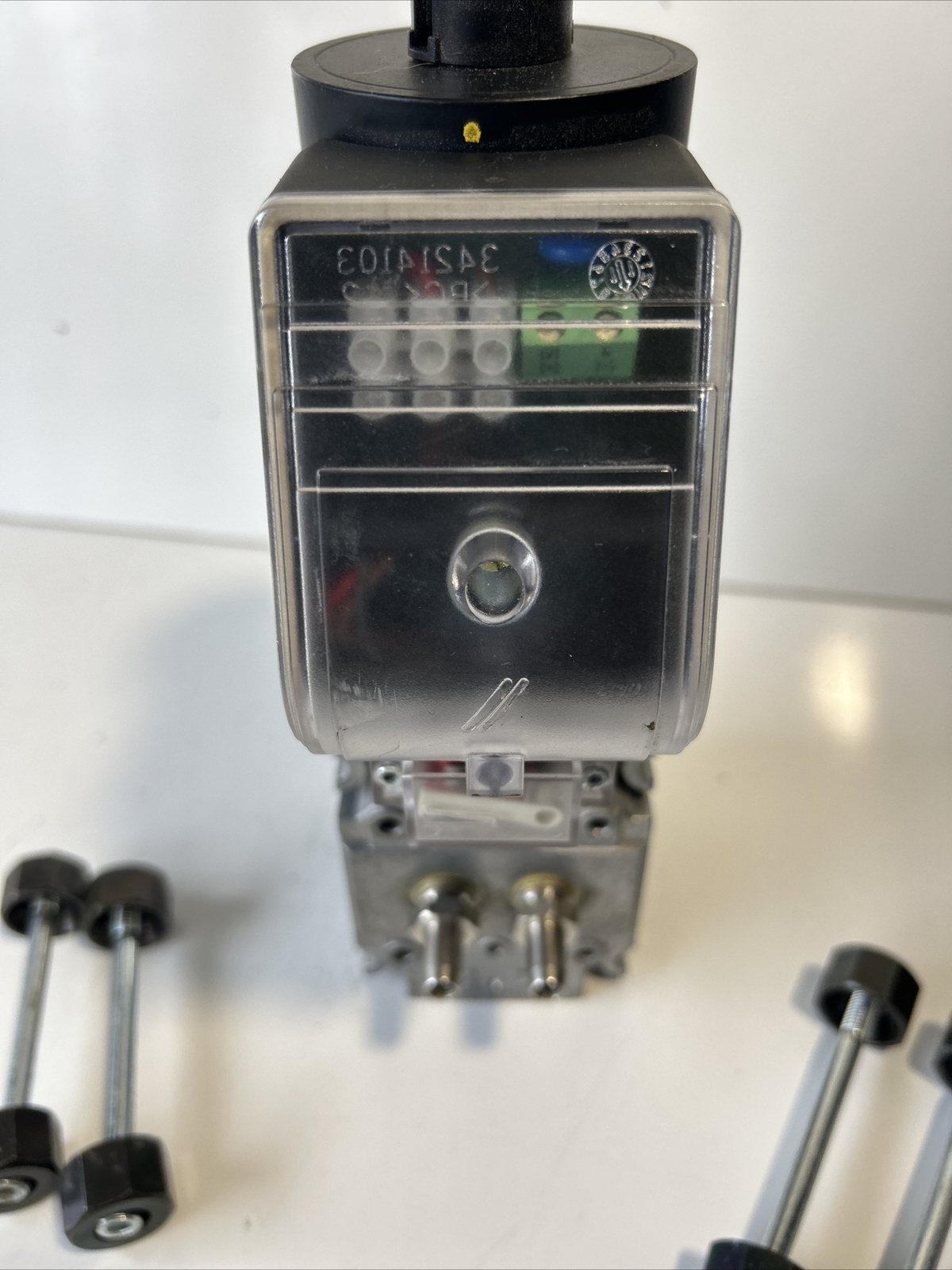 KROMSCHRODER – VAS2T-NQSL – GAS SOLENOID VALVE – Size 2 – 120 V – 1.5″ Out (NEW)