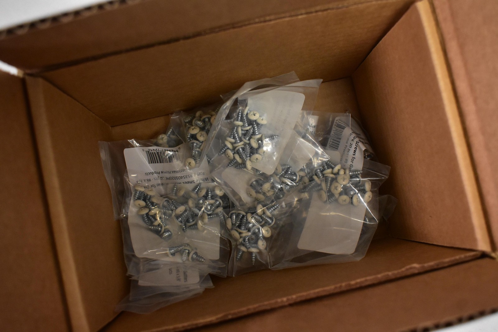 Lot of 400 Amerimax Gutter Screws White #8 x 3/8″ 20/Pack Phillips Pan Head