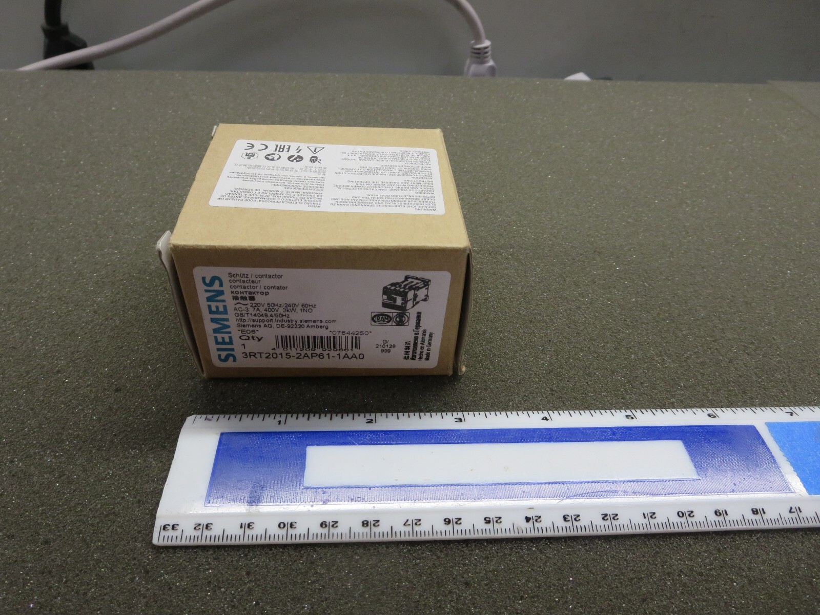 Siemens,3RT2015-2AP61-1AA0,Contactor,240V/60Hz,220V/50Hz,AC-3,7A, 400V, 1NO, 3kW