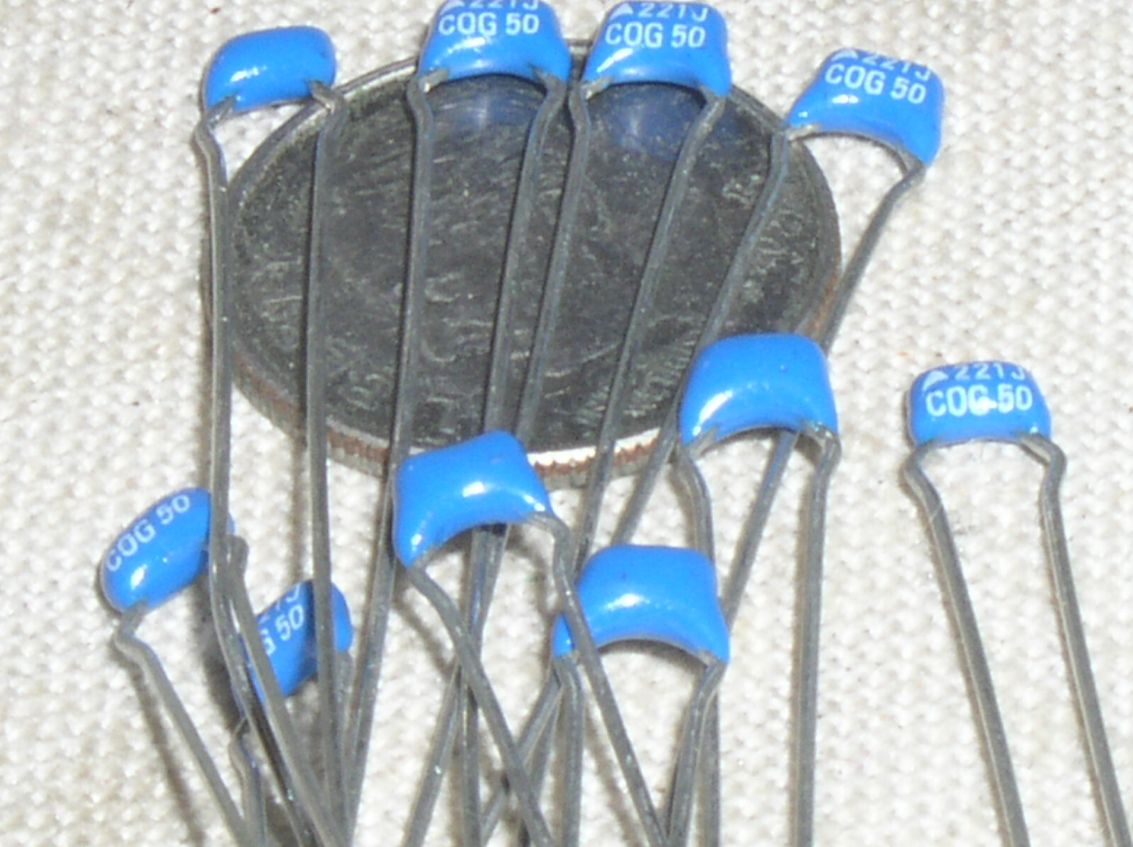 10 NEW C0G COG NP0 NPO RADIAL CERAMIC CAPACITOR .00022 UF MFD 220PF 50V 221 USA