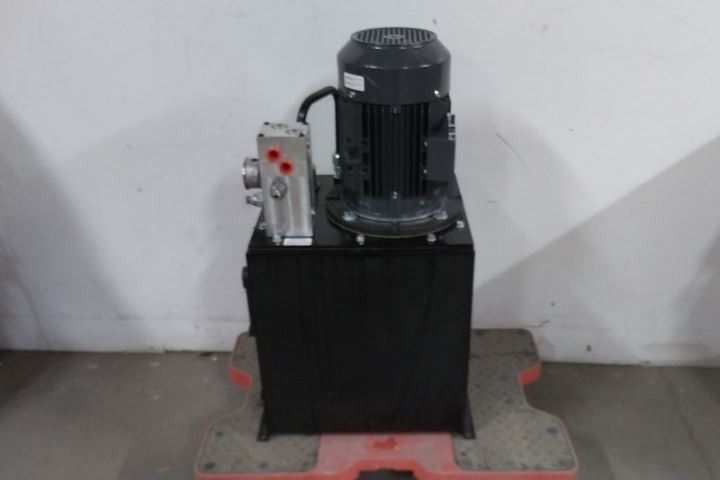 Monarch T94C405C93F0-01 5 HP 1800 RPM 208-230/460VAC 15 Gal Hydraulic Power Unit