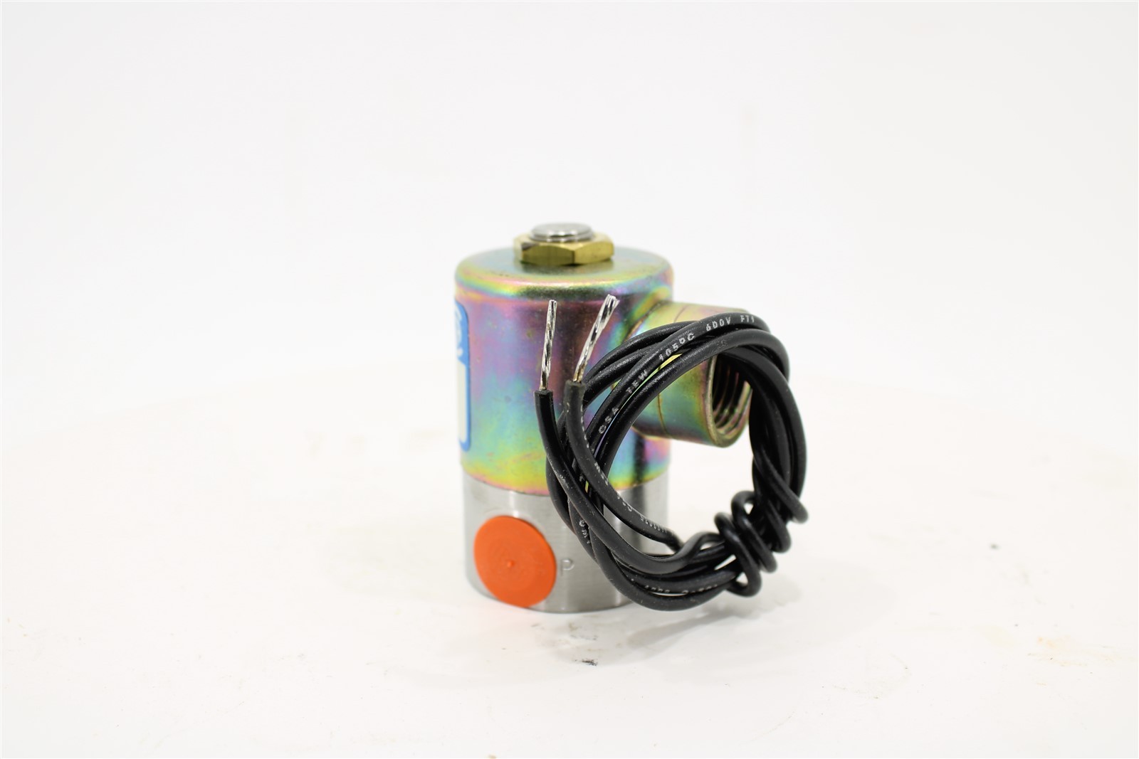 Honeywell Skinner V52DB2022 2-Way NC Solenoid Valve | 120V AC | 1/4 NPT | 10W