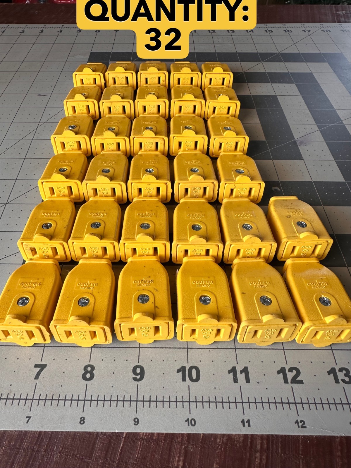 32-PACK LOT EATON SA155GD Straight Blade Cord Connector 2 Pole 2 Wire 125V PLUG