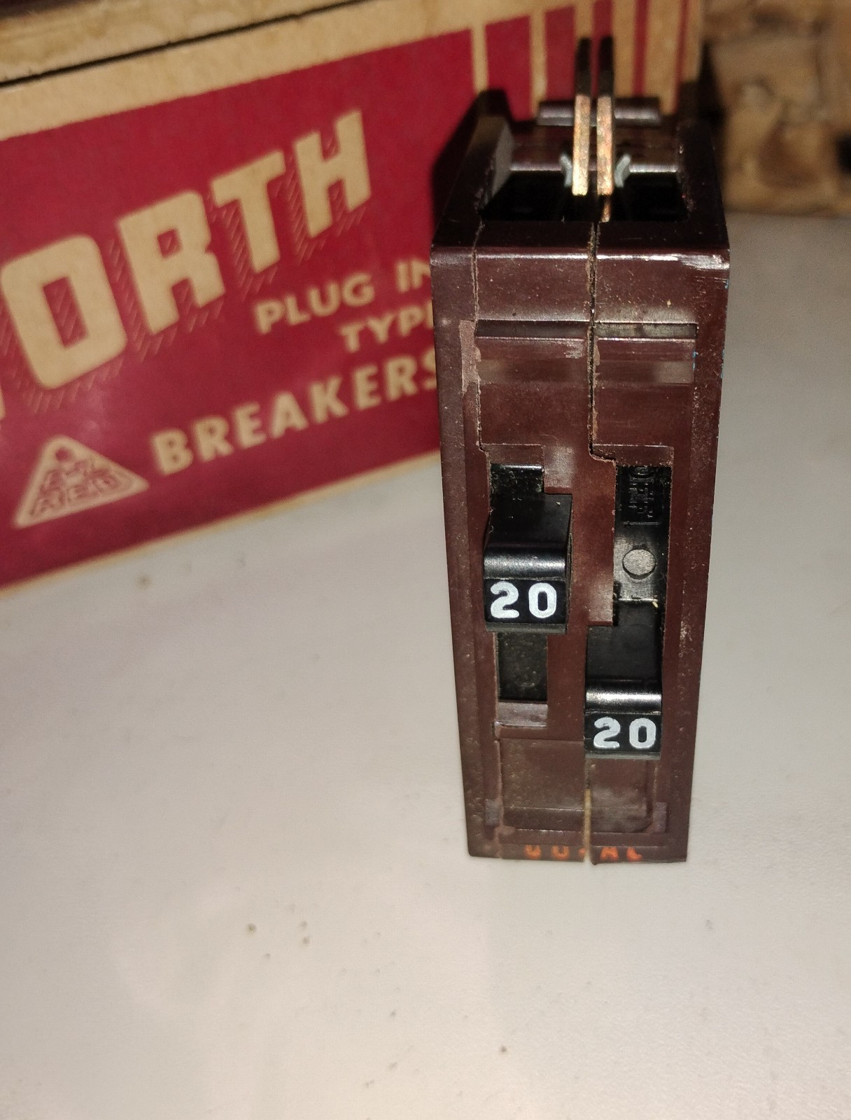 Wadsworth 20 Amp Single-Pole Circuit Breaker – Metal Feet – Type B -Tandem – NOS