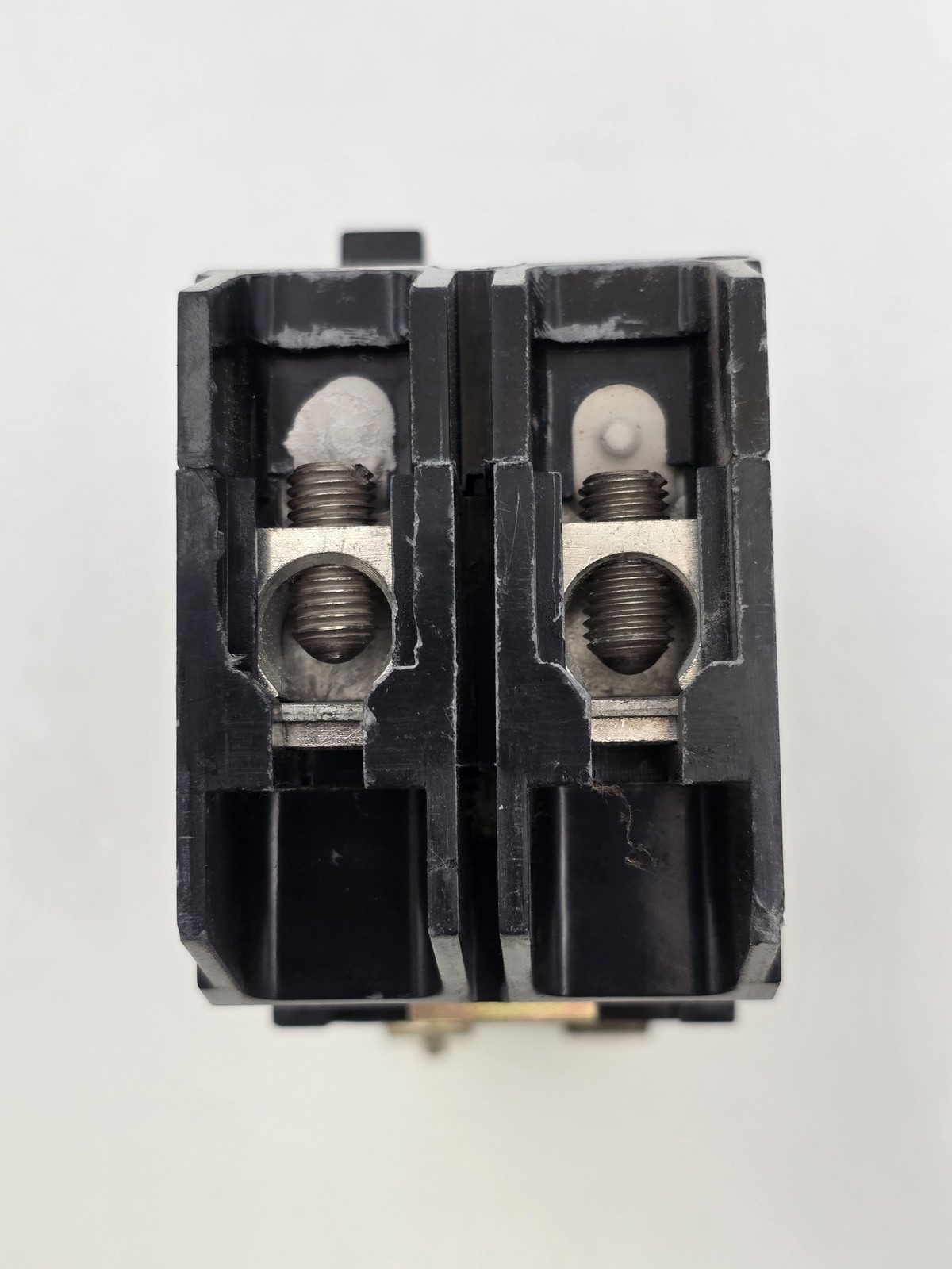 General Electric TEY230M02 Bolt-On Circuit Breaker 30A 2P 480/277V 14KA TEYM02