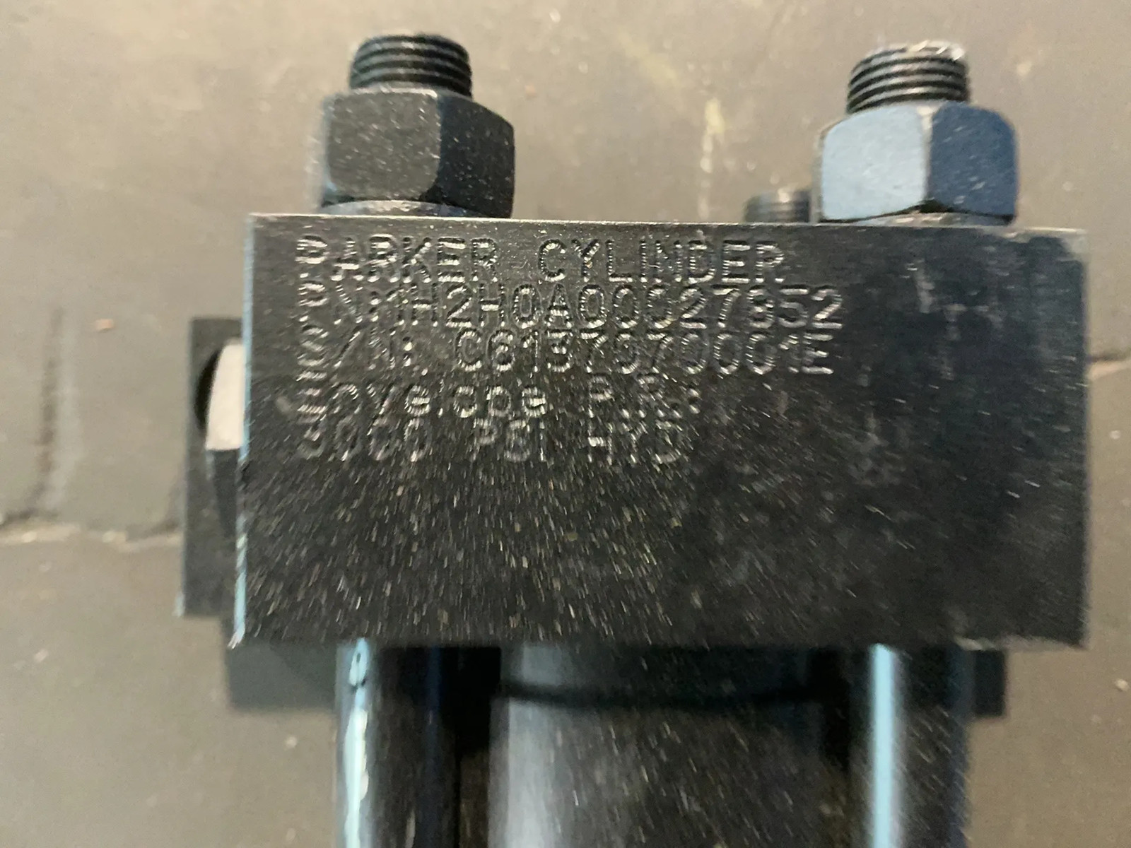 PARKER CYLINDER 2.00CC2HRNAT1S19AC52.000