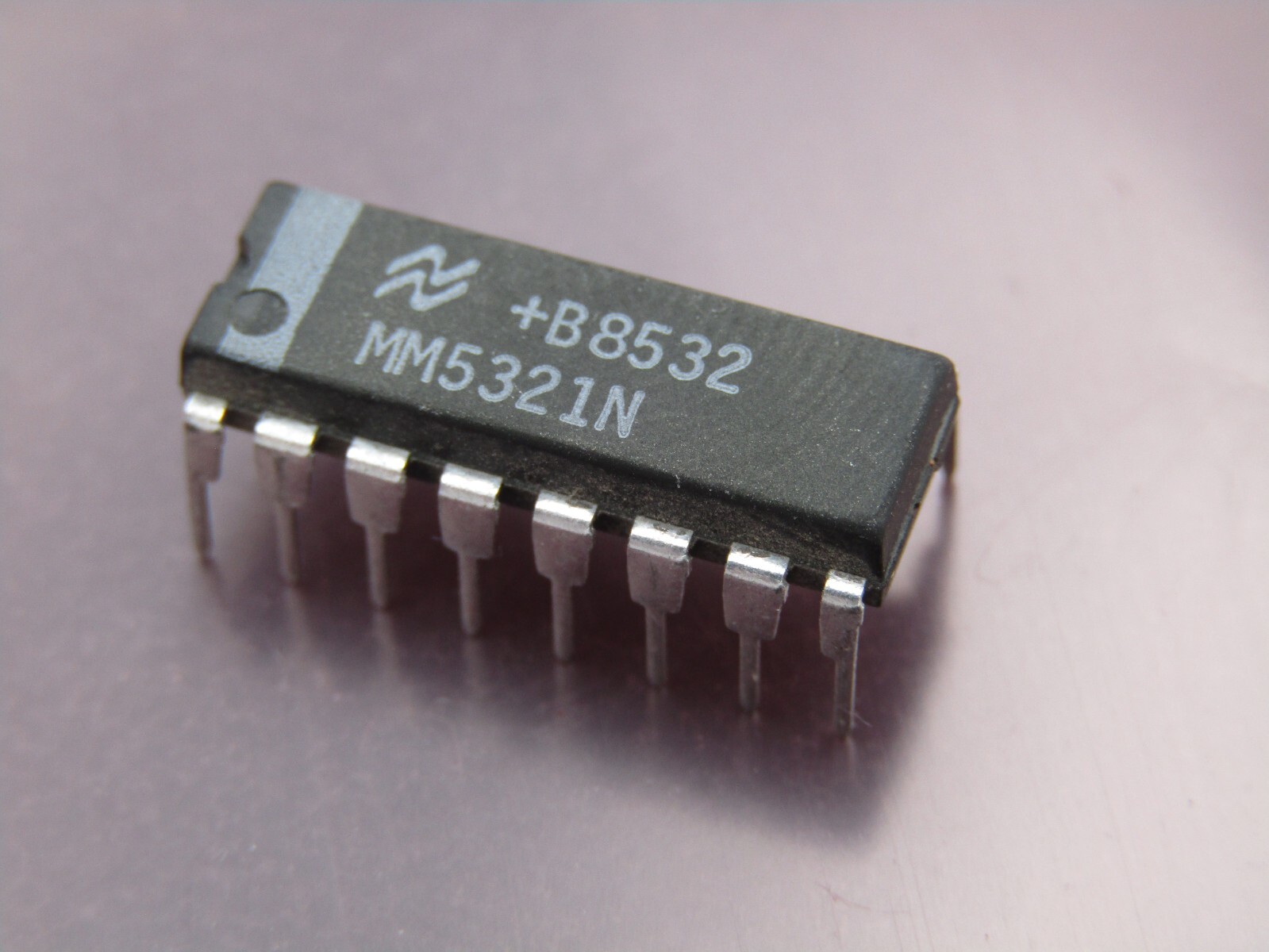MM5321N National Semiconductor TV CAMERA SYNC GENERATOR 16-PIN DIP — NOS