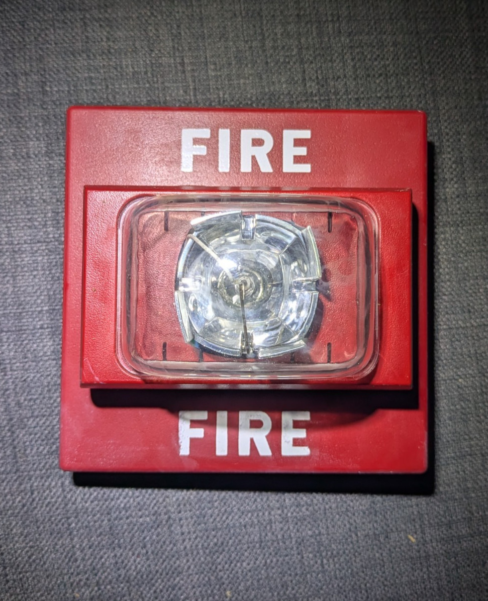 Siemens U-MCS Fire Alarm Strobe – Used But Functional