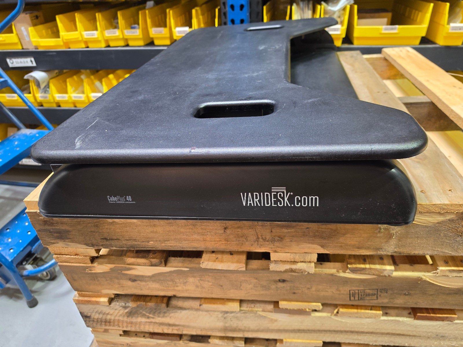 Varidesk Cube Plus 40 Adjustable Height Sit Stand Desk Converter 40″ NEW
