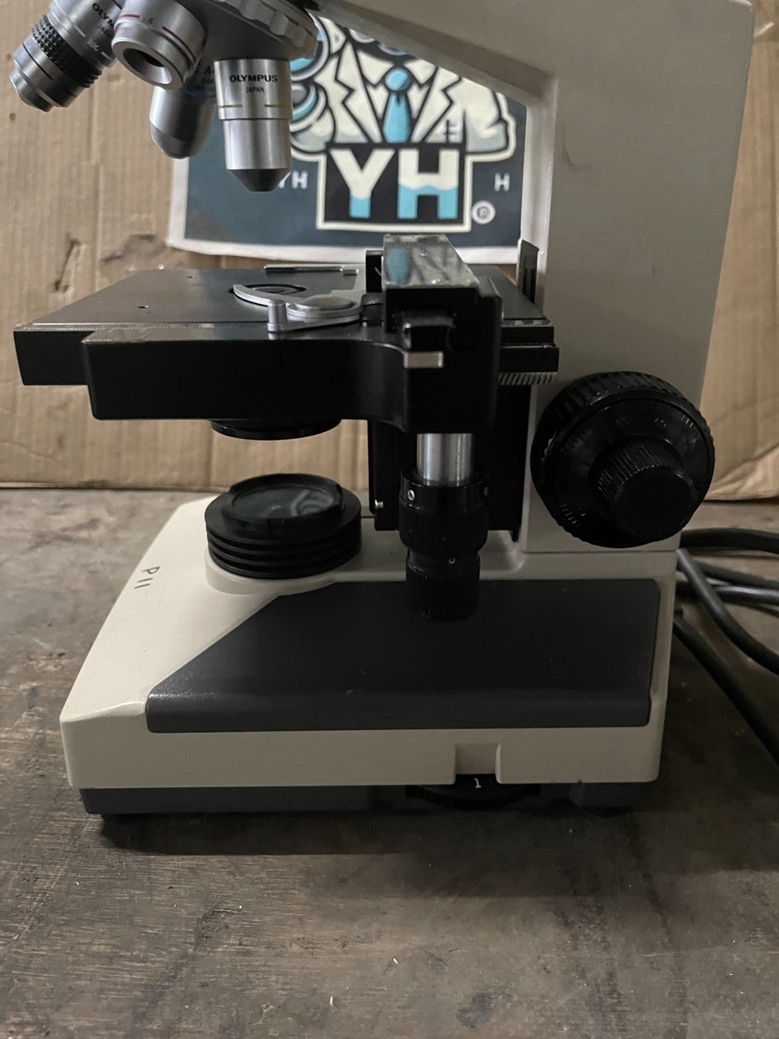 Olympus CH2 Binocular Microscope w/ 4x 10x 40x 100x Objectives Mechanical Stage