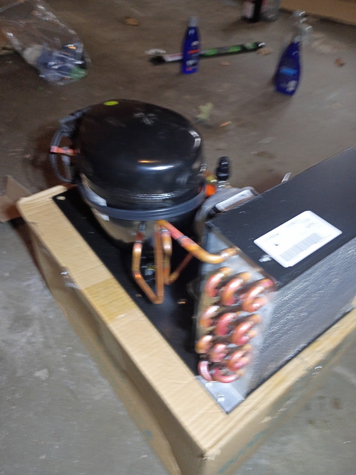 Embraco R-134a UF10HBX-SD reach in cooler condensing unit, 2785 BTUs