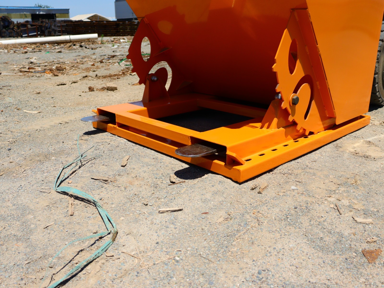 Self-Dumping Hopper – 1 Cubic Yard, Heavy Duty Steel, Forklift & Skid Steer Use