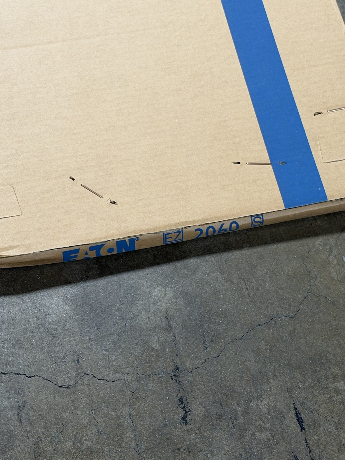 1-400 AMP 480V MAIN LUG PANELBOARD 42 SPACE 3PHASE 4 WIRE COMPLETE PANEL (NEW)