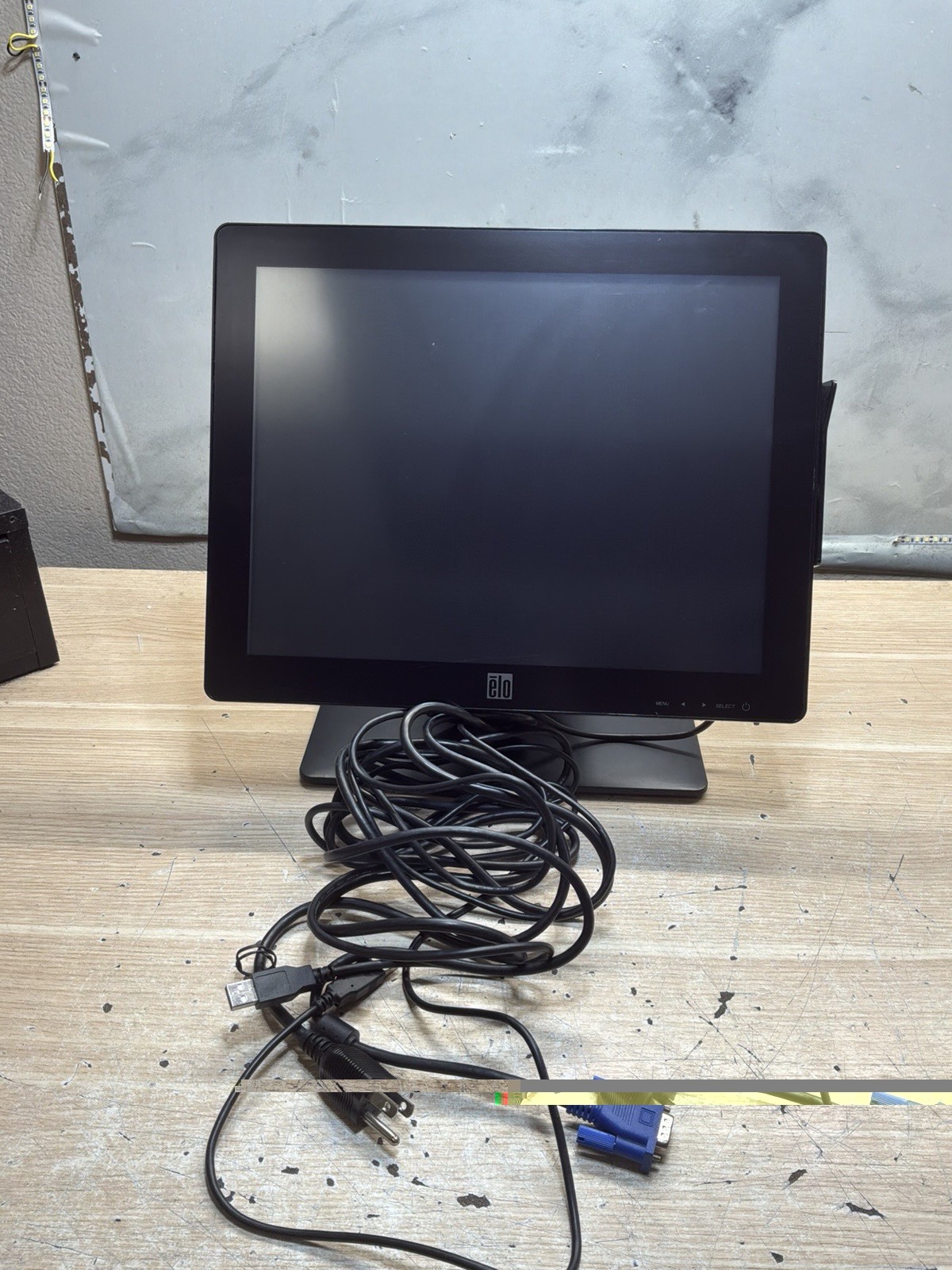 Elo Touch ET1517L-7CWB-1-BL-ZB-G Touch Screen Monitor/JUA3858