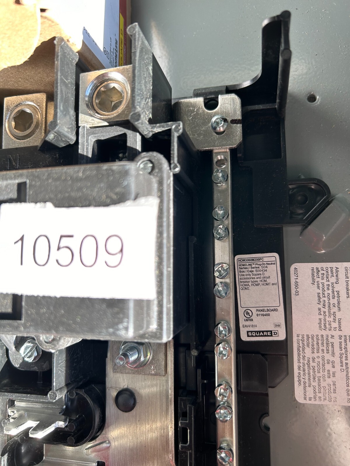 Square D HOM3060M200PC Plug-On Neutral Panelboard