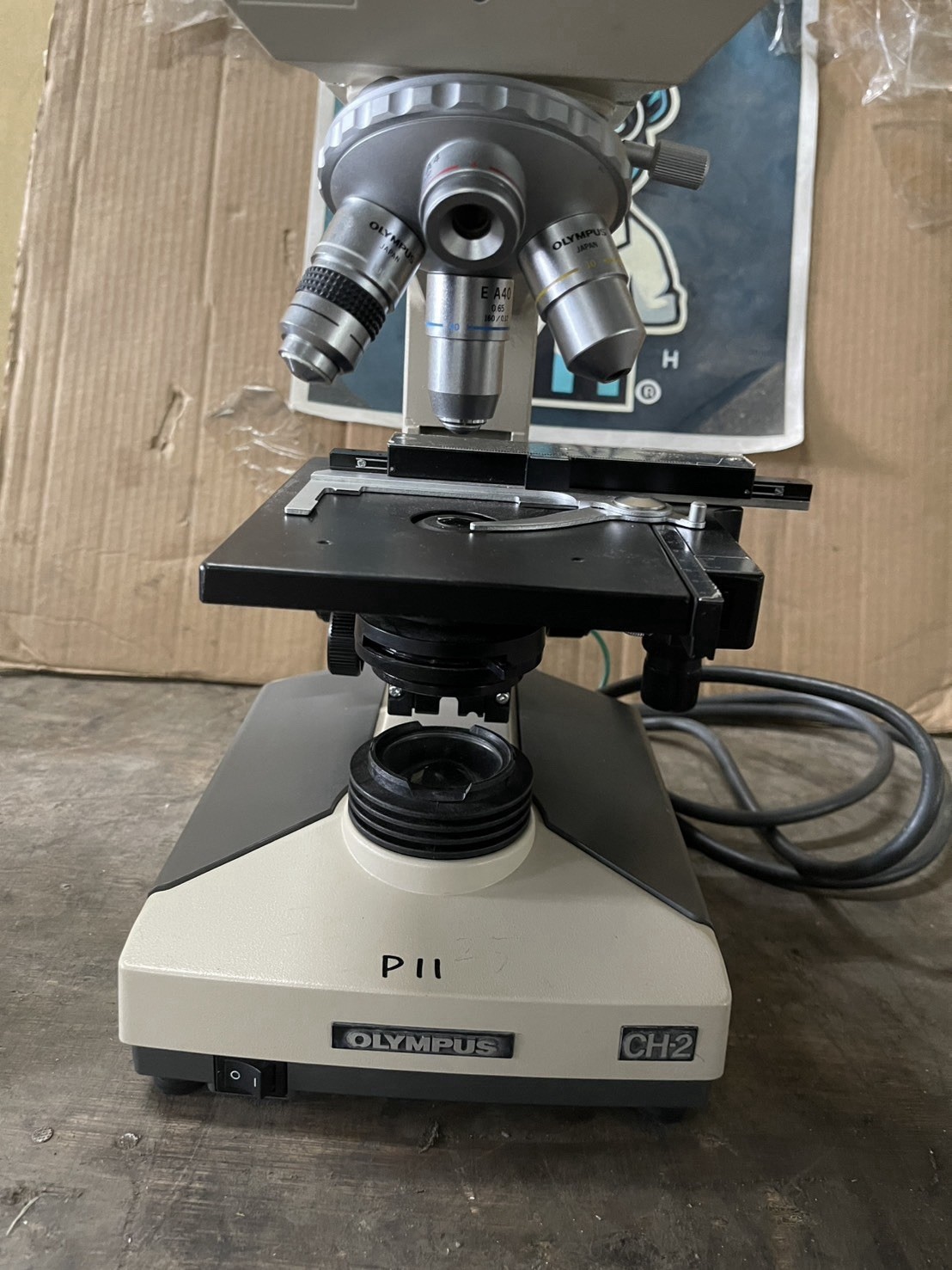 Olympus CH2 Binocular Microscope w/ 4x 10x 40x 100x Objectives Mechanical Stage