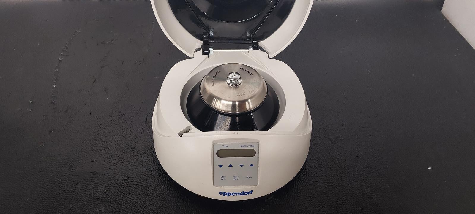 Eppendorf 5453 MiniSpin Plus Micro Centrifuge w/ F45-12-11 Rotor