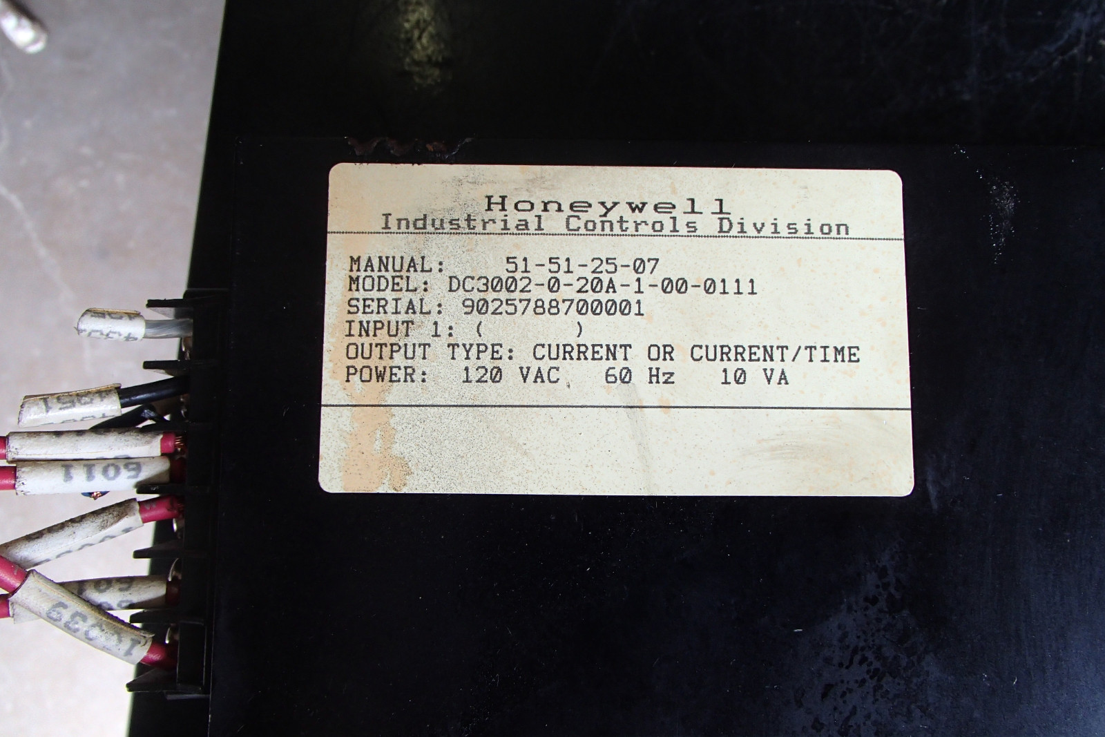 Honeywell Temperature Controller DC-3002-0-20A-1-00-0111 Used T/O