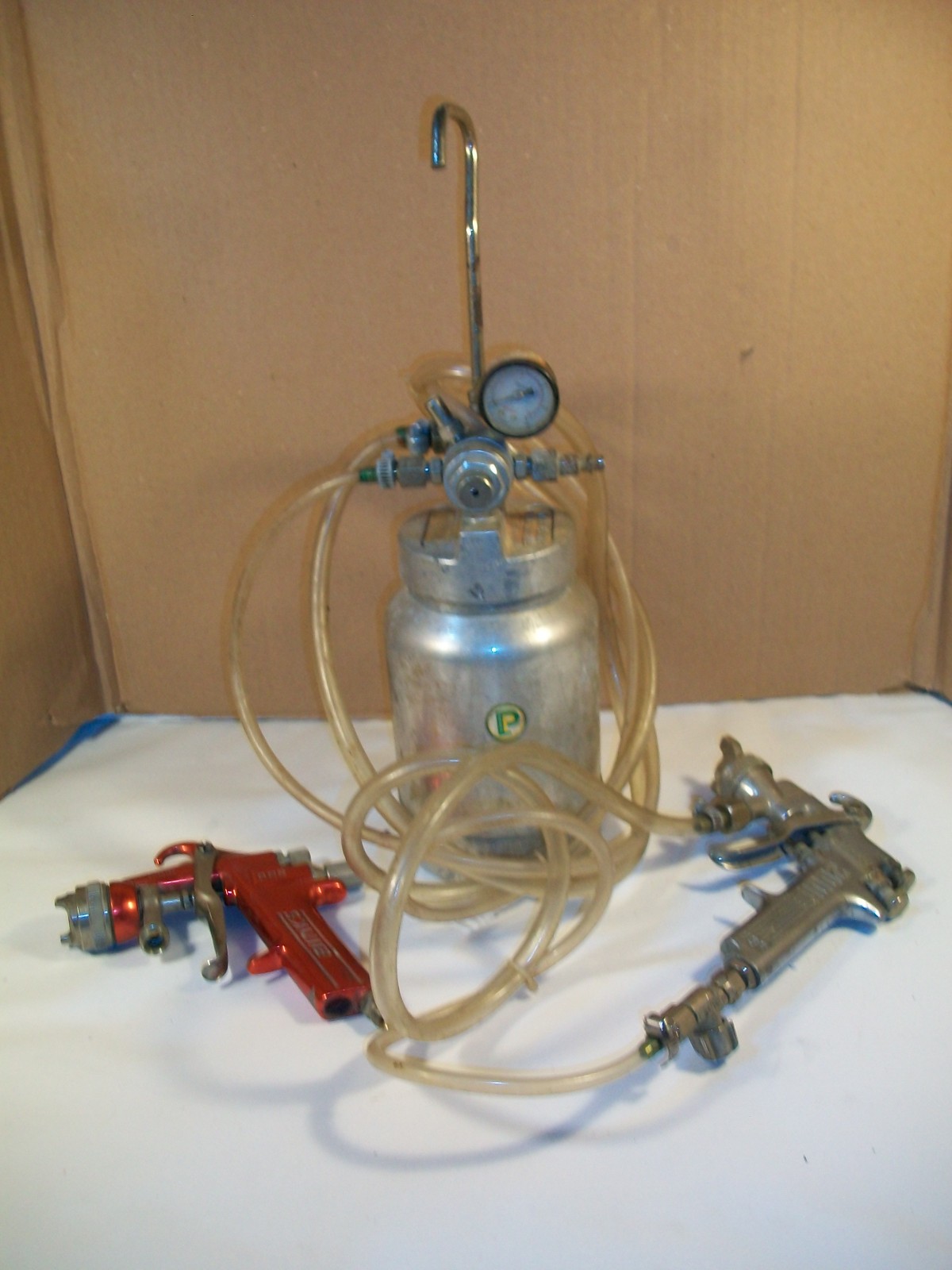 BINKS 2100 Spray Gun w/ Regulator & 2 Quart Pressure Pot & BBR Red Gun Untested