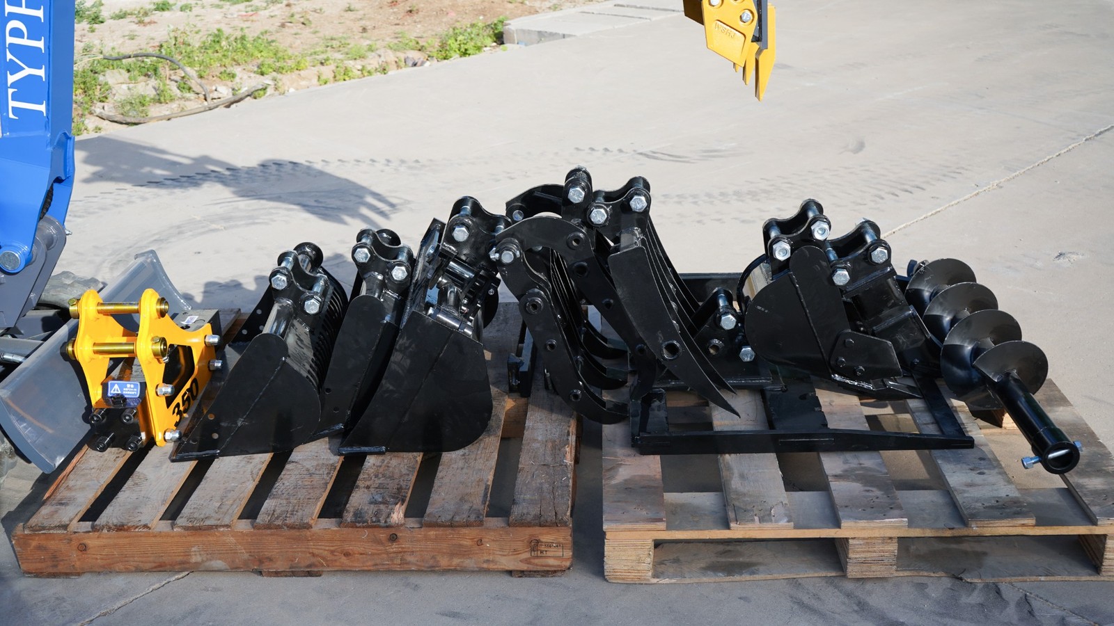 11-in-1 Mini Excavator Attachment Combo Kit All Essential Tools for Worksites
