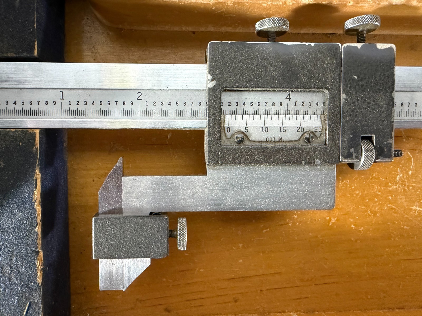 VINTAGE Brown & Sharpe 586 Vernier Height Gauge w/ 17.75″ Wooden Case FREE SHIP!