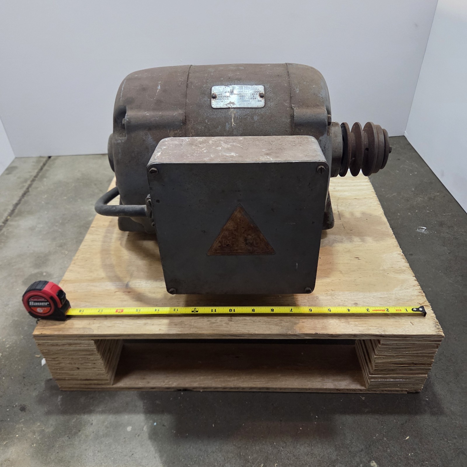 Delco Electric Motor 2HP 1725 RPM 115/230V Frame 213 C540 USA Freight Ready