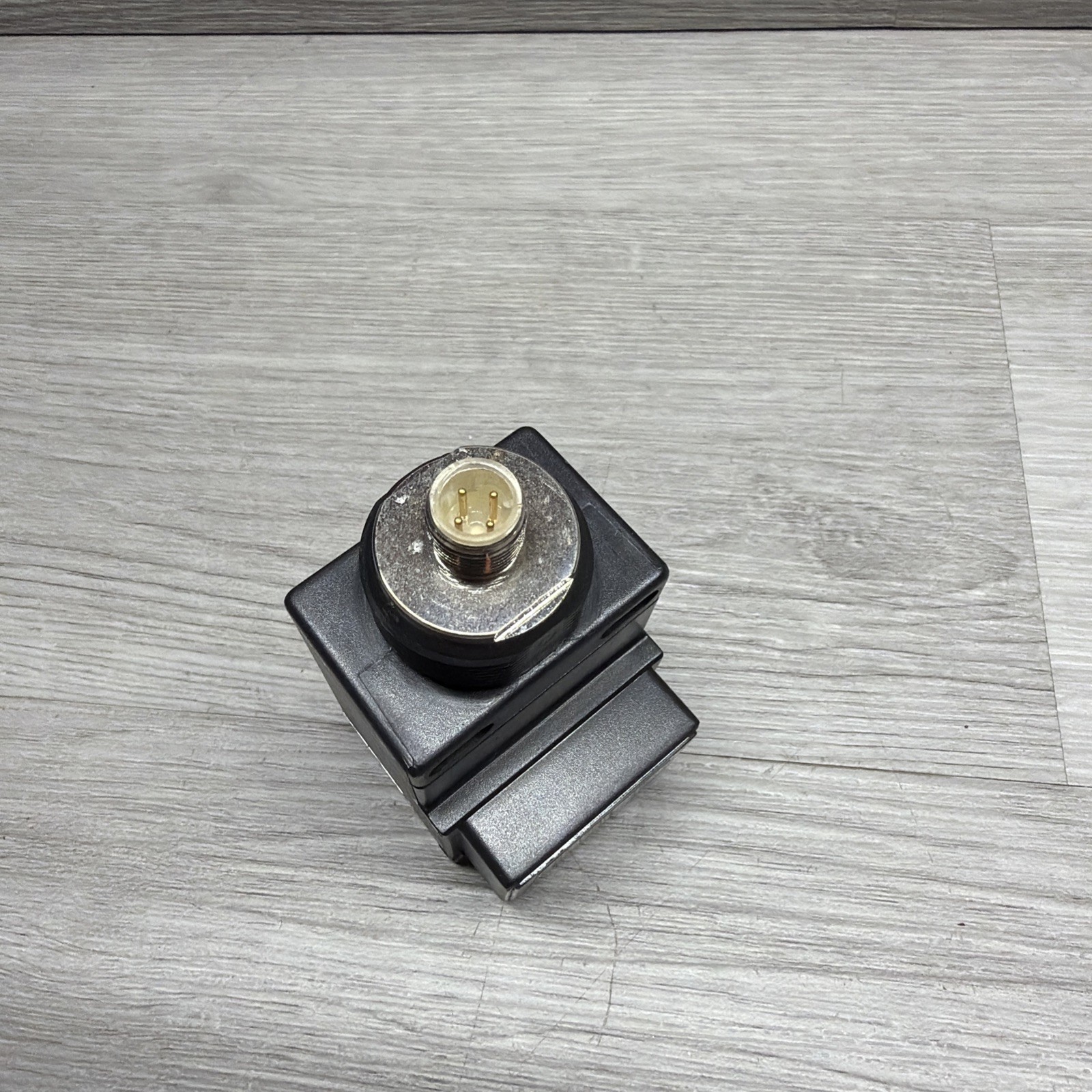 Eaton 1351E-6547 Photoelectric Sensor, 10 FT Diffuse Reflective, No Hardware
