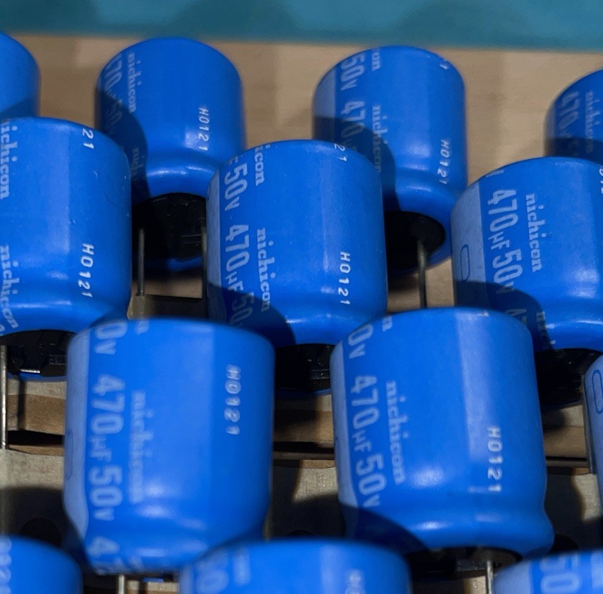 10x Nichicon UBT 470uF 50V 125°C Low ESR 90mΩ RM7.5 Elko NOS Repair PSU