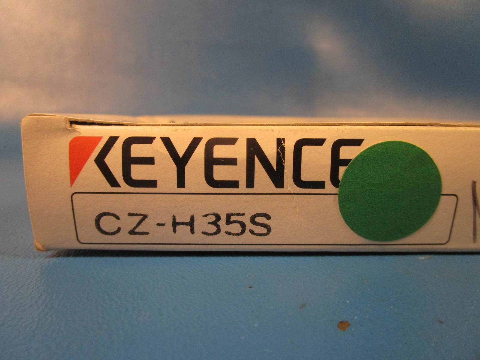 Keyence CZ-H35S, PHOTOELECTRIC SENSOR, REFLECTIVE SENSOR HEAD, RED LED