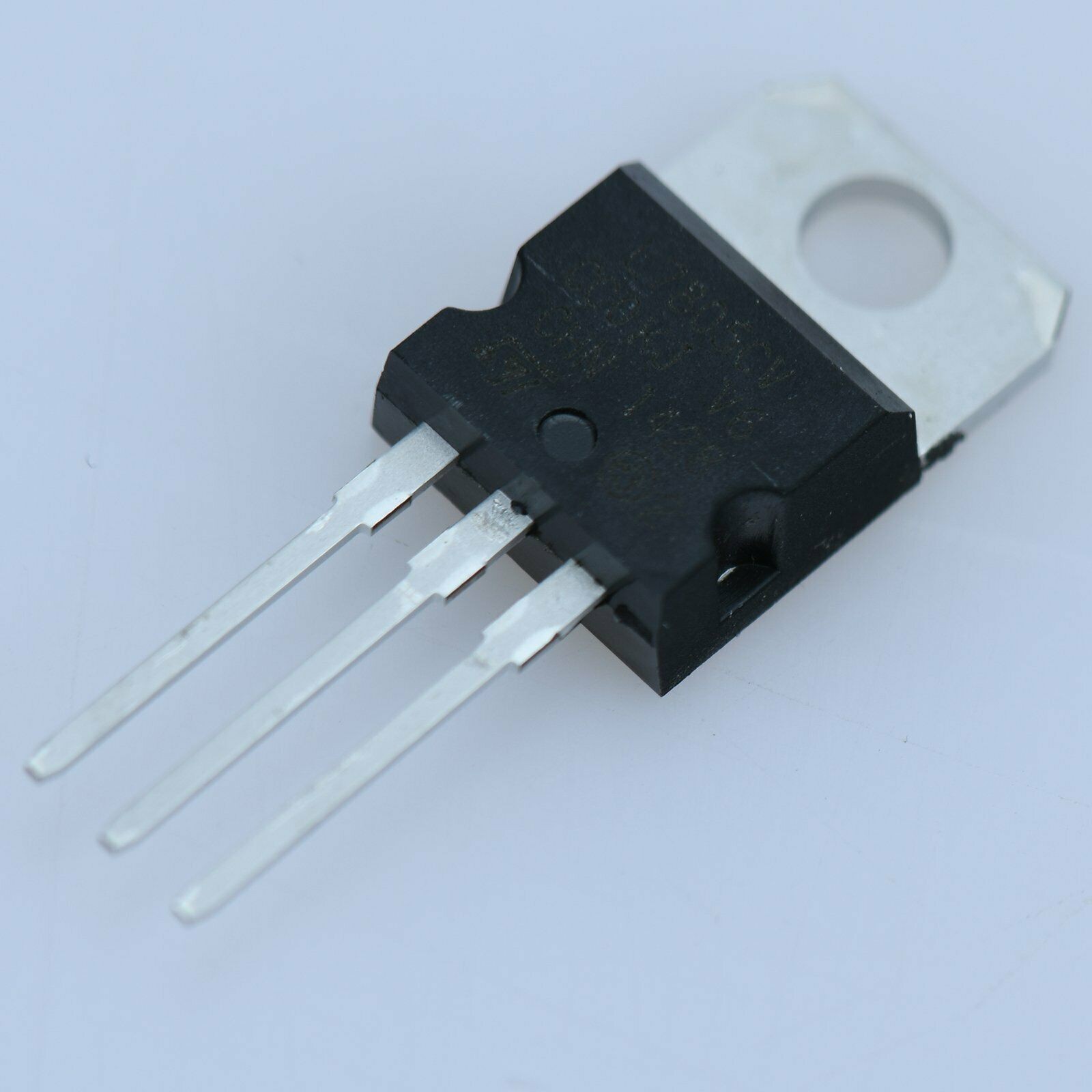 10pcs New L7805CV L7805 LM7805 ST TO-220 Voltage Regulator 5V 1.5A
